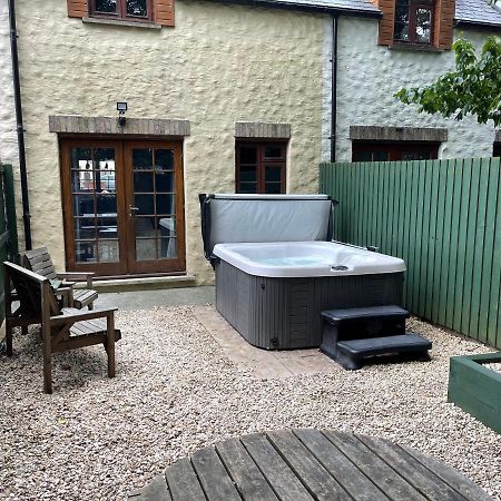 Cottage With Hot Tub In Pembrokeshire Гейверфордвест Екстер'єр фото